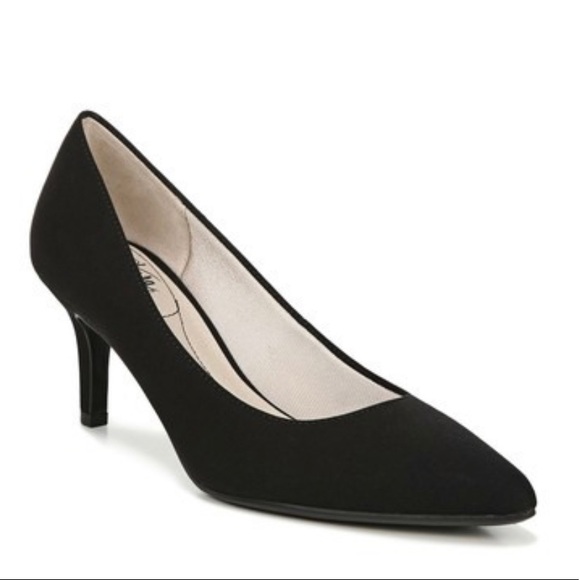 Classic Black Pointy Toe Kitten Stiletto Heel Pump - Picture 3 of 3